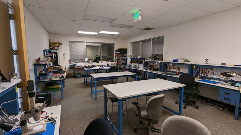 File:Electronics-lab-2022-12-17.jpg