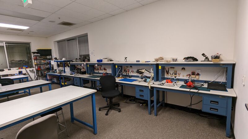 File:Electronics-benches-2022-12-17.jpg
